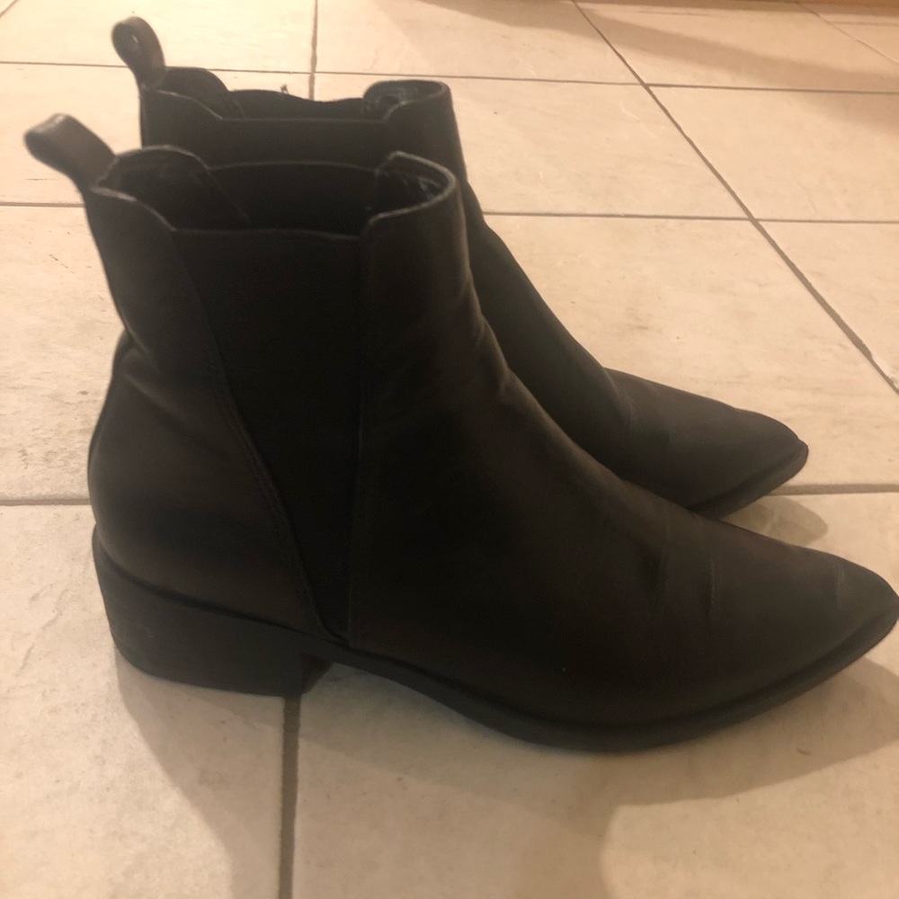 Steve Madden Flat Leather Booties